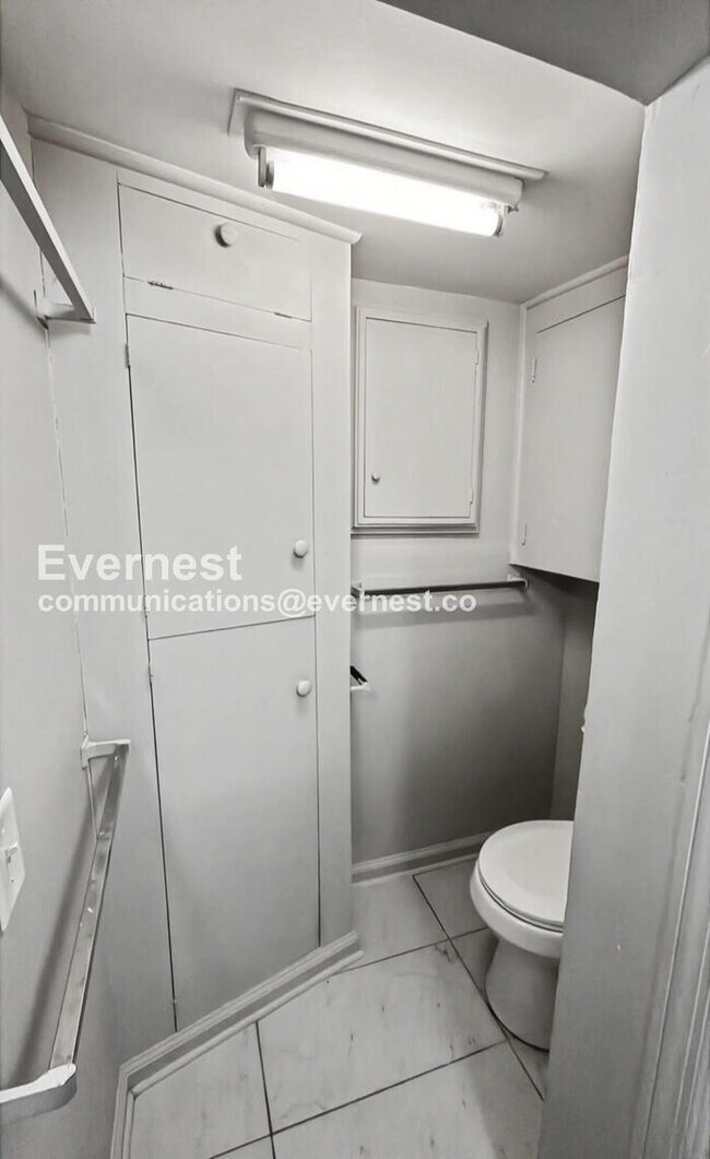 Building Photo - 1700 Ashmore Ave