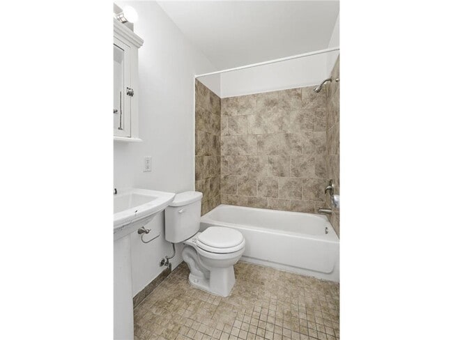 Building Photo - 2740 Pleasant Ave