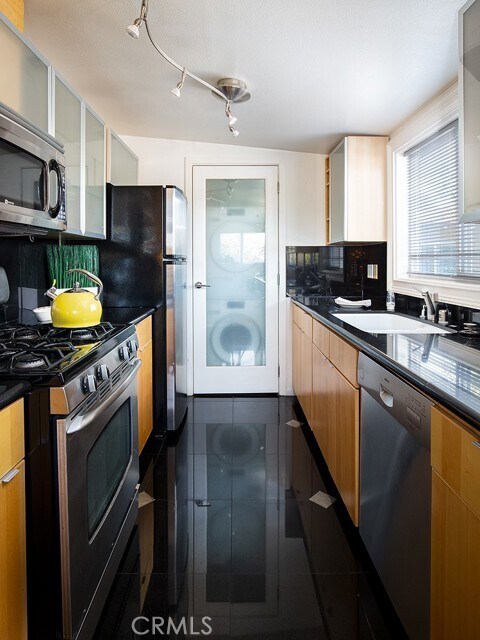 Building Photo - 301 N Hudson Ave