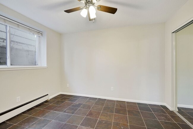 Building Photo - Remodeled Garden 2 bedroom