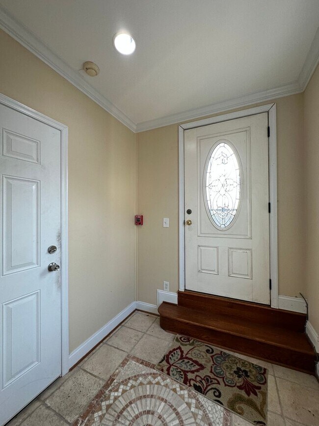 Building Photo - Charming 3 Bedroom/1.5 Bathroom Home in Norrisville, MD!