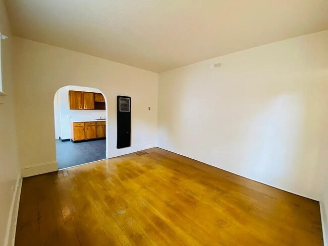 Building Photo - 830 SE 29th Ave