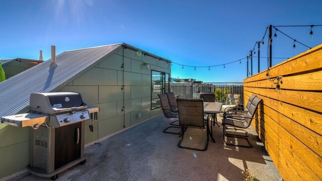 Building Photo - 360 W 300 S