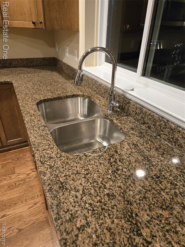 Building Photo - 1131 Woodslee Ave