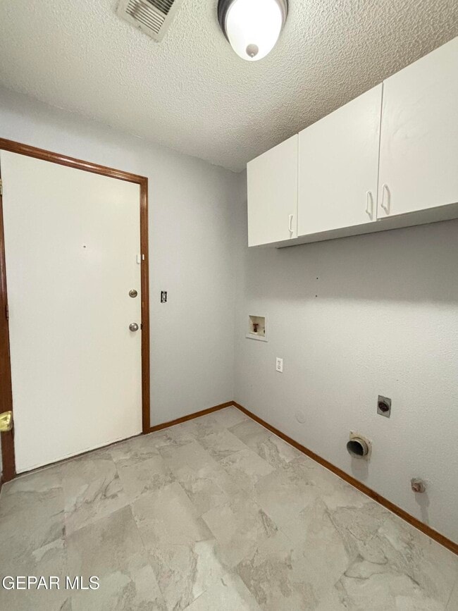 Building Photo - 10905 Loma De Rio Pl