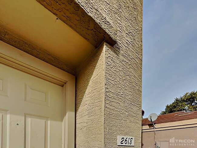 Building Photo - 2618 S Devonna Ln