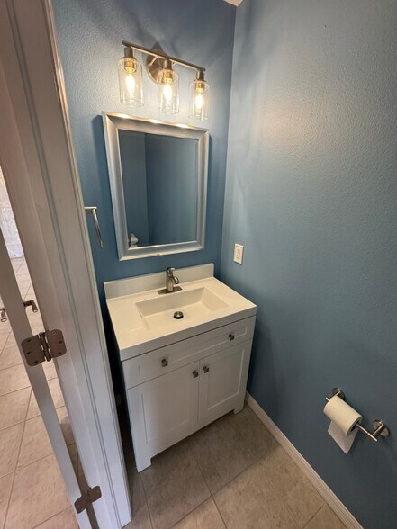 Building Photo - 8741 Spruce Hills Ct