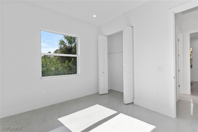 Building Photo - 1081 Desoto Blvd S