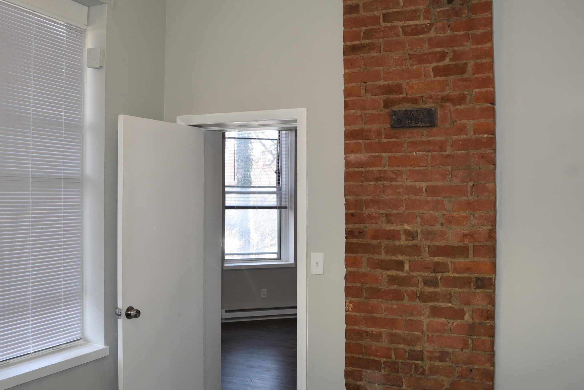 Building Photo - 26 E Rochelle St