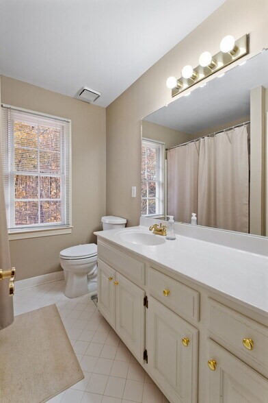 Building Photo - 2293 Camden Dr SW