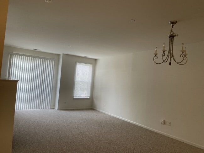 Building Photo - 1914 Farnsworth Ln