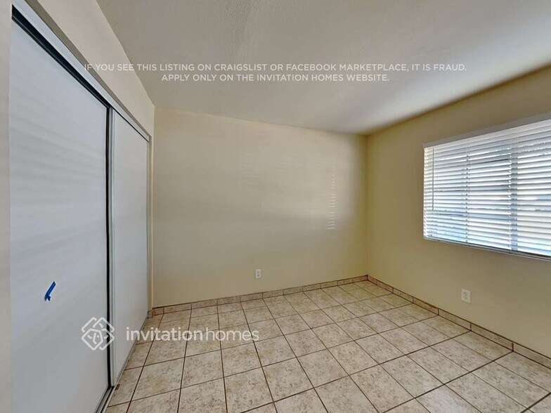 Building Photo - 7517 W Mercer Ln