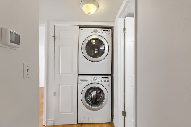 Building Photo - 2BD/2BA Condo in Can't beat Boulder Location!