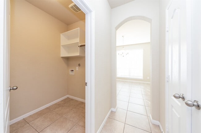 Building Photo - 6202 Eden Prairie Dr