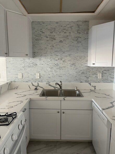 Building Photo - 5039 E Ocean Blvd