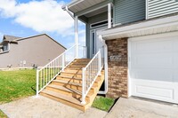 Building Photo - 3 BR Split Foyer