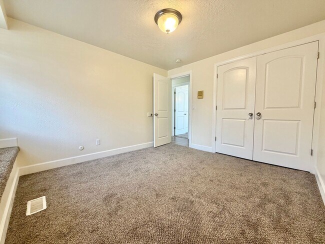 Building Photo - 250 N 360 W