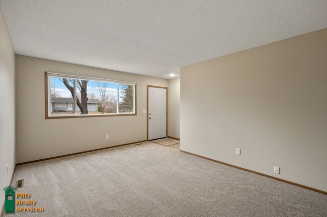 Building Photo - 3 Bedroom House **Half Off May Rent with a...