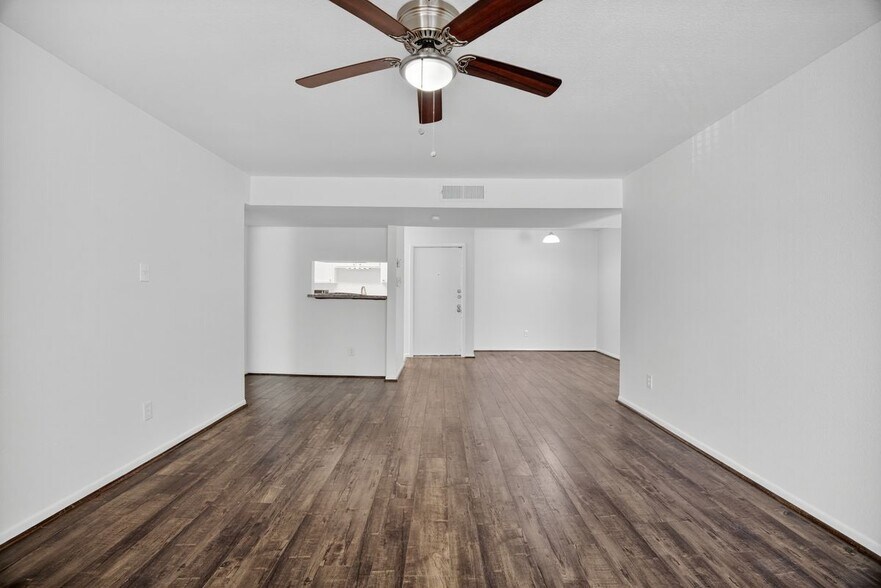 Building Photo - 8527 Hearth Dr