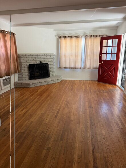 Building Photo - 3909 Vineland Ave