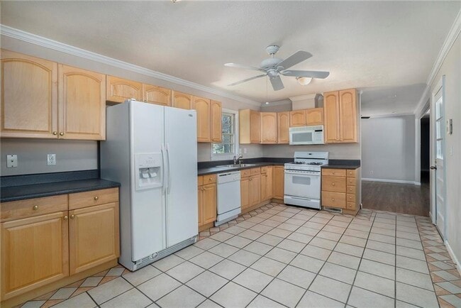 Building Photo - 3454 N Creekview Dr