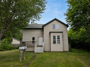Building Photo - 1 Bedroom, 1 Bathroom with Off Street Parking - Available September 10th!