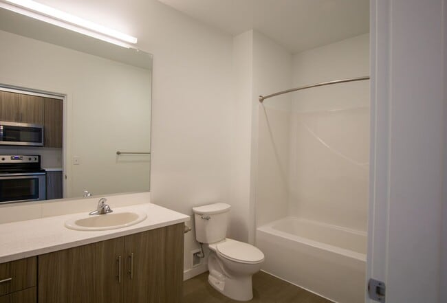 Building Photo - Light & Bright Top-Floor Studio w/Modern Amenities Ready Mid-April!