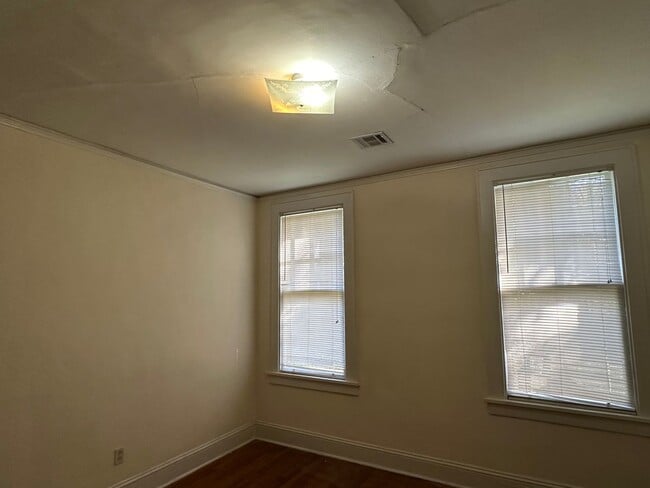 Building Photo - 3377/3379 Lexington Road