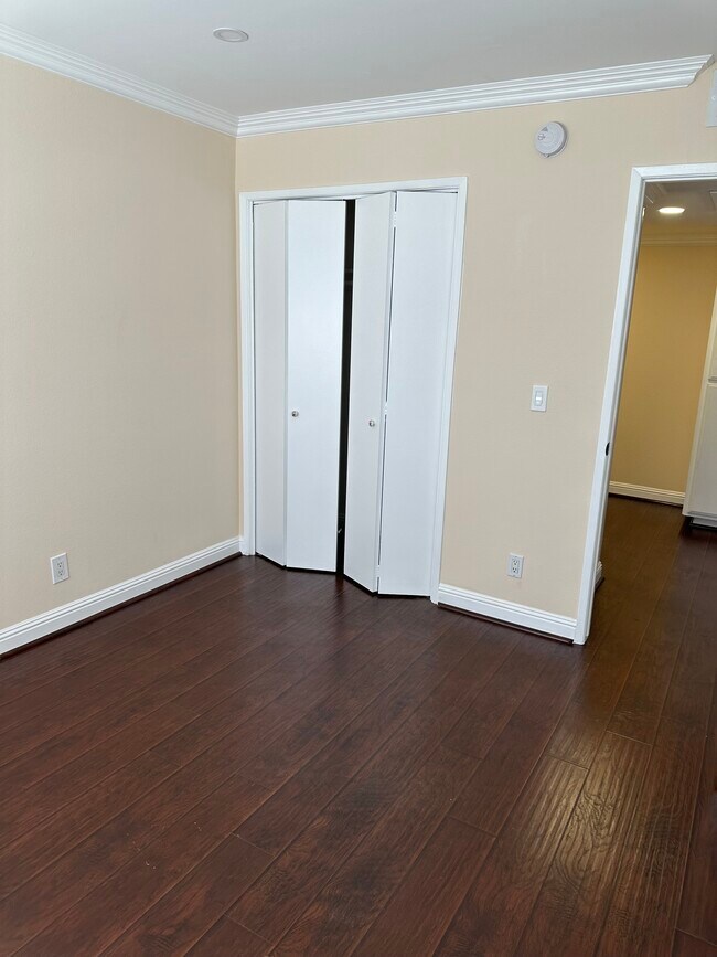 Building Photo - 18550 Hatteras St