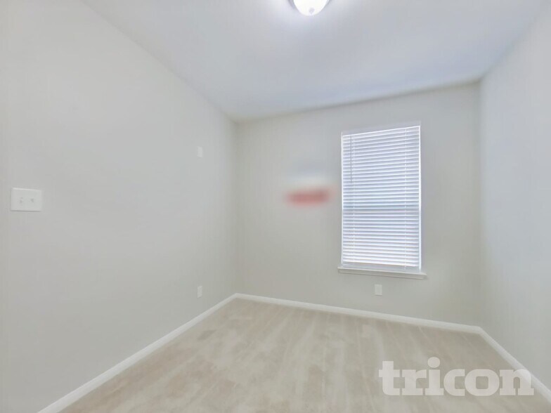 Building Photo - 12850 Spruce Cir