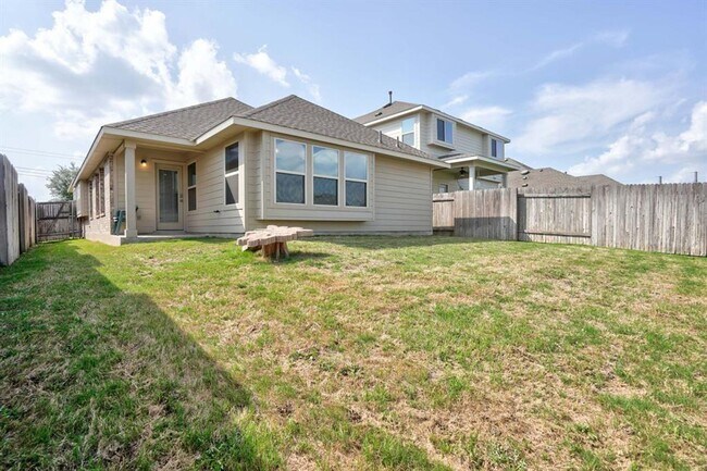 Building Photo - Beautiful 3BR/2BA Home with Island Kitchen...