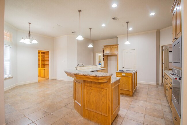 Building Photo - 5402 158th St