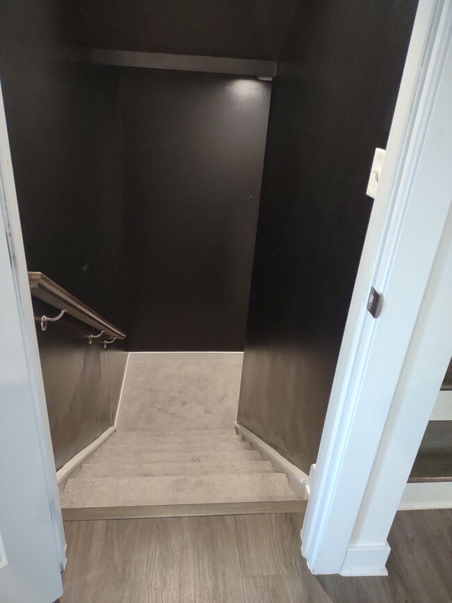 Building Photo - Superlative 6 Bedroom, 5 Bathroom Home in ...