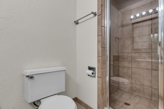 Building Photo - Prime Park Meadows Home