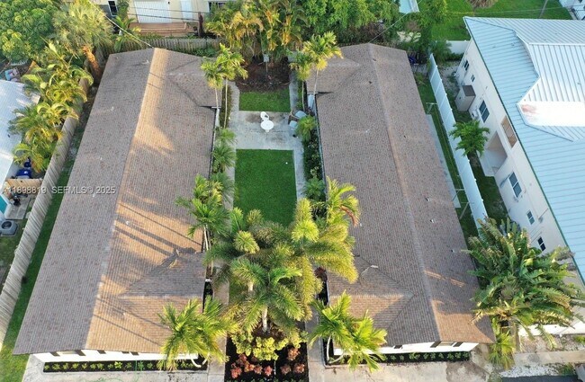 Building Photo - 3208 Canal Dr