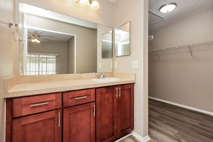 Building Photo - 5701 Longleaf Dr