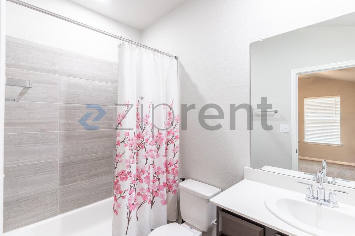 Building Photo - 1520 Homestead Farms Dr