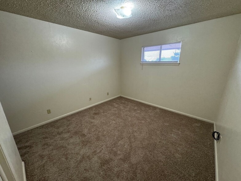 Building Photo - 808 Safady Ave
