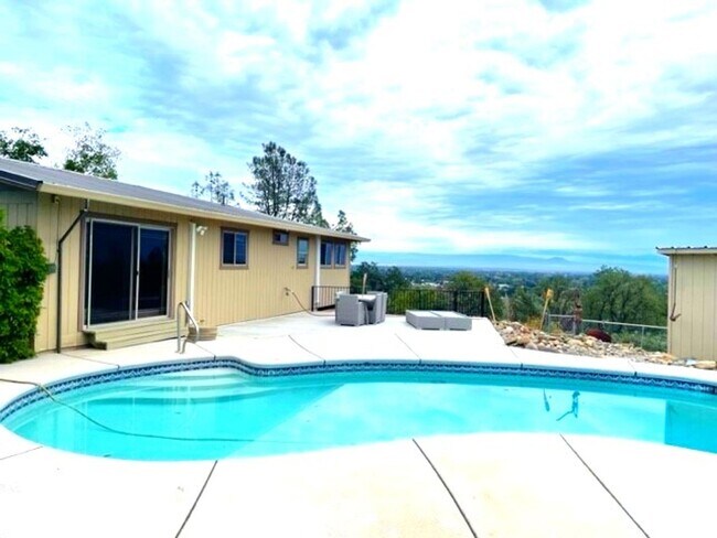 Building Photo - This Anderson Home is a Must See! Amazing Views of Lassen!