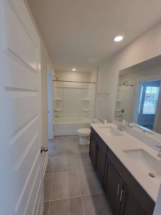 Building Photo - 123 Ted Dr