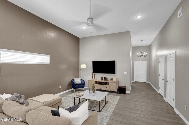 Building Photo - 15340 Resolve Dr