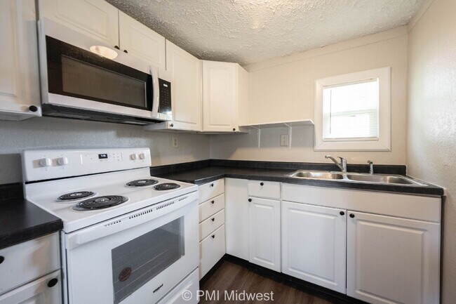 Building Photo - "Charming 1-Bedroom Retreat in Greenfield ...