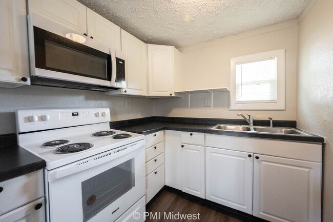 Building Photo - "Charming 1-Bedroom Retreat in Greenfield – Cozy 400 sqft Haven!"