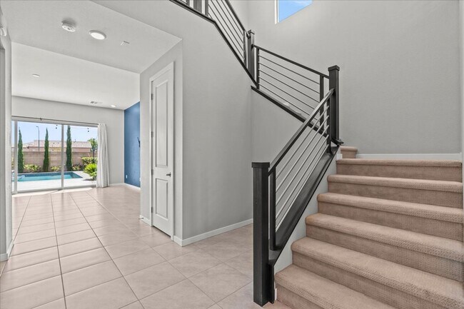 Building Photo - Skye Canyon Pool Home with First-Floor Primary Suite
