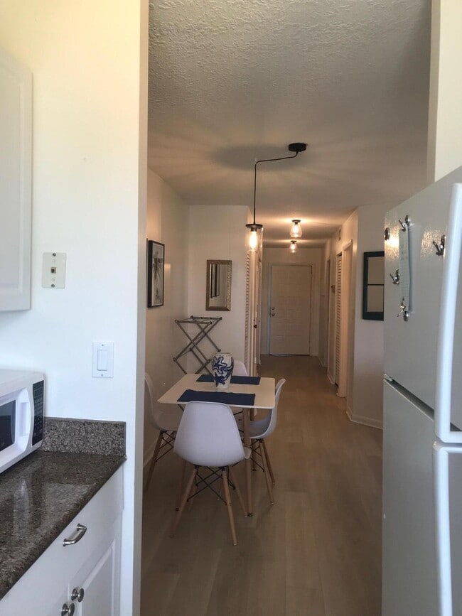 Building Photo - 353 S US Hwy 1