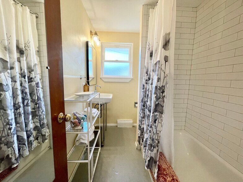 Building Photo - 4324 3rd Ave NW