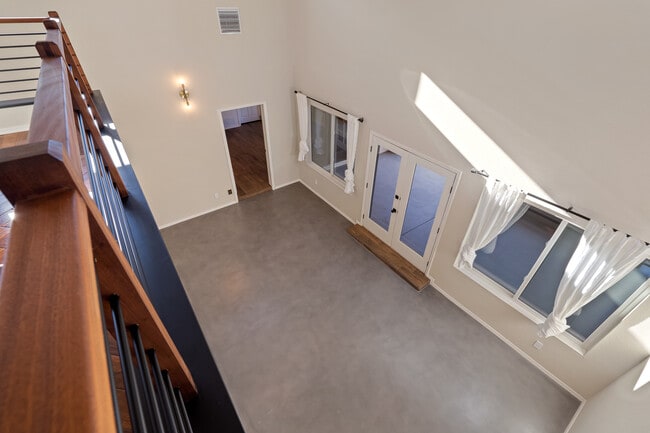 Building Photo - 2882 S Palmer Dr