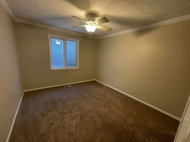 Building Photo - Large Home in Bellevue for Rent