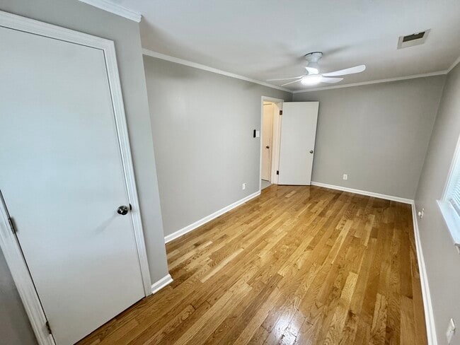 Building Photo - 907 Echles St