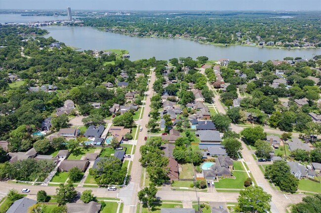 Building Photo - 427 Whitecap Dr